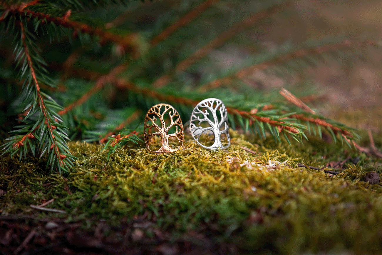 Magiska ringar med livets träd. Välj emellan Äkta silver och brons. 