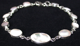 Armband med Pärlemor.