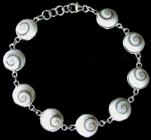 Armband med Shiva snäcka.