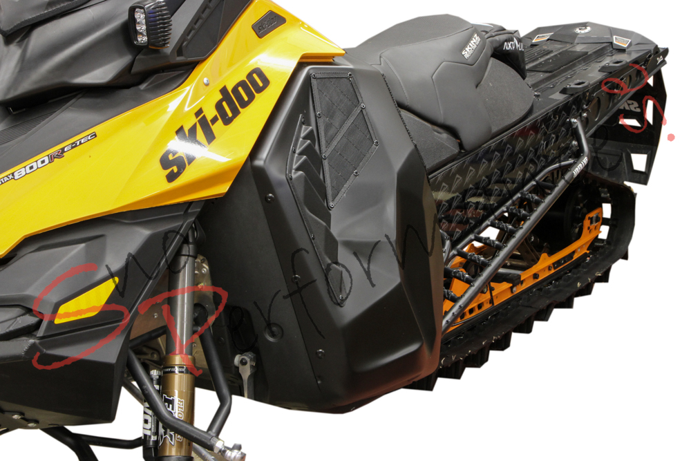 Skinz Ski-Doo XM/XS Avsmalningskit Lackad TPO Avsmalnande Fotsteg Inkl. Ultra Q Ljuddämpare, Svart