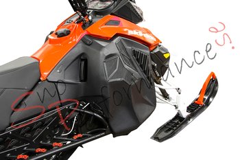 Skinz Ski-Doo XM/XS Avsmalningskit Lackad TPO Standardbreda Fotsteg Inkl. Ultra Q Ljuddämpare, Svart