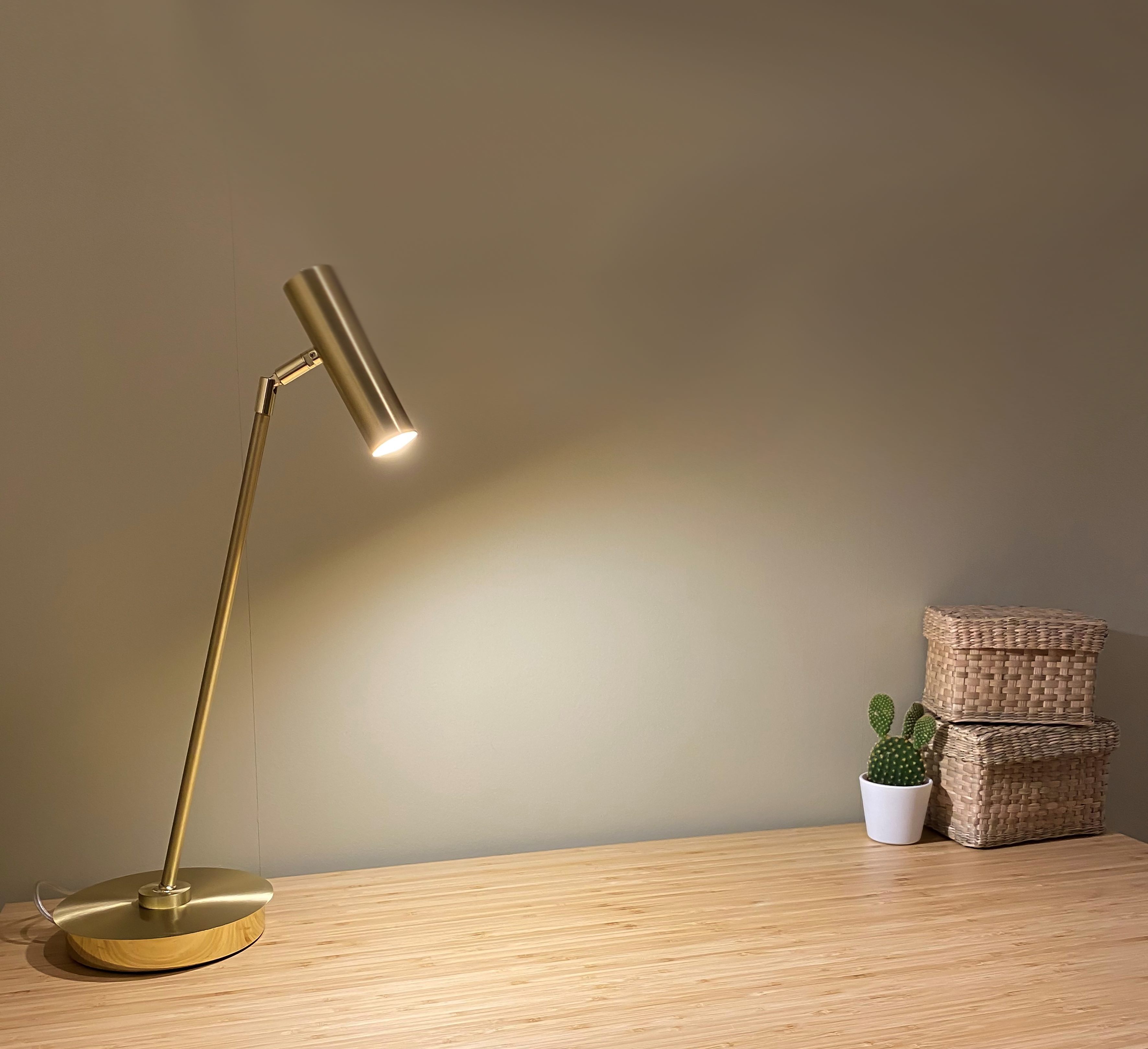 ARTIC bordlampa, matt mässing - Aneta Lighting - 4