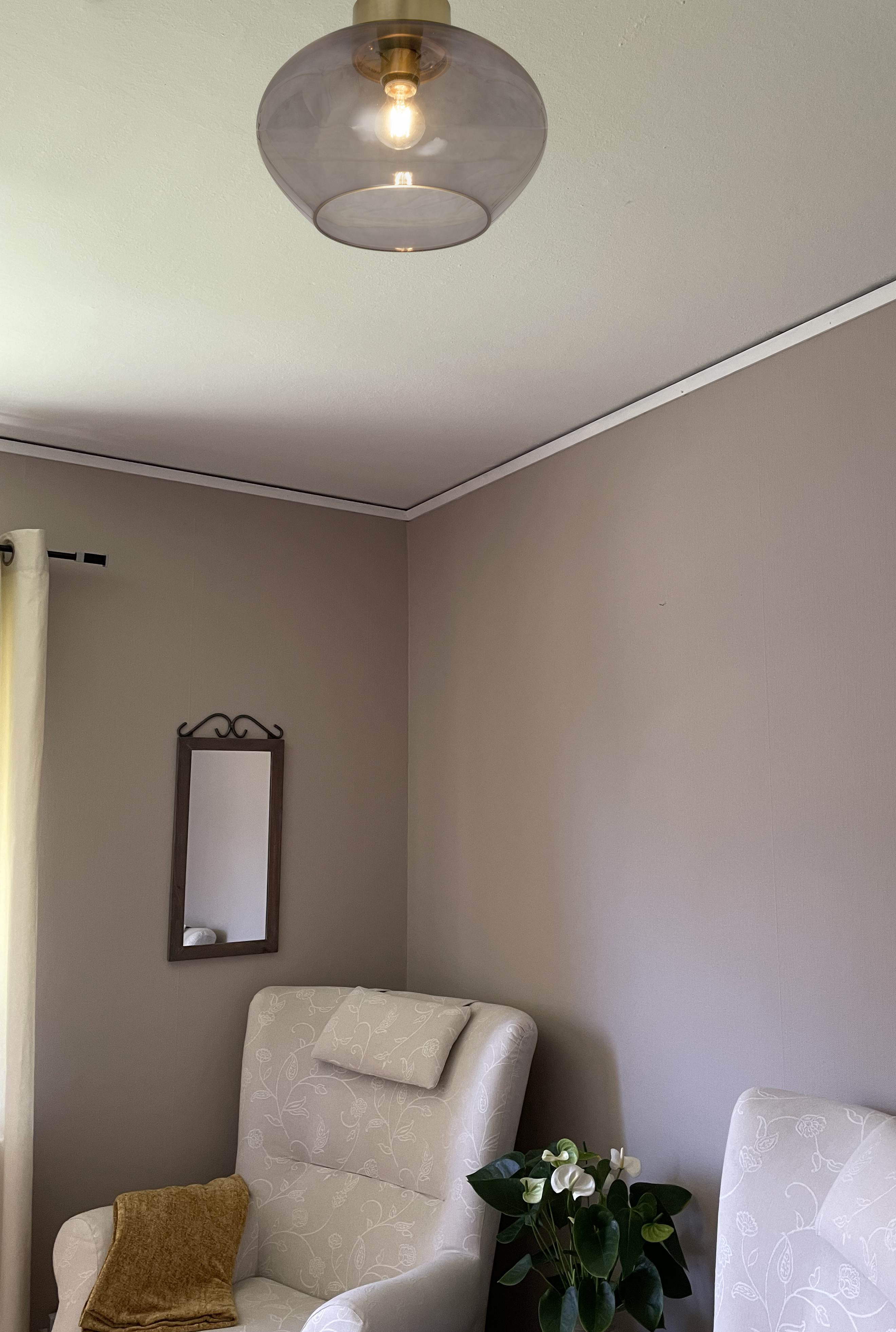 BELL plafond stor, matt mässing/rök - Aneta Lighting