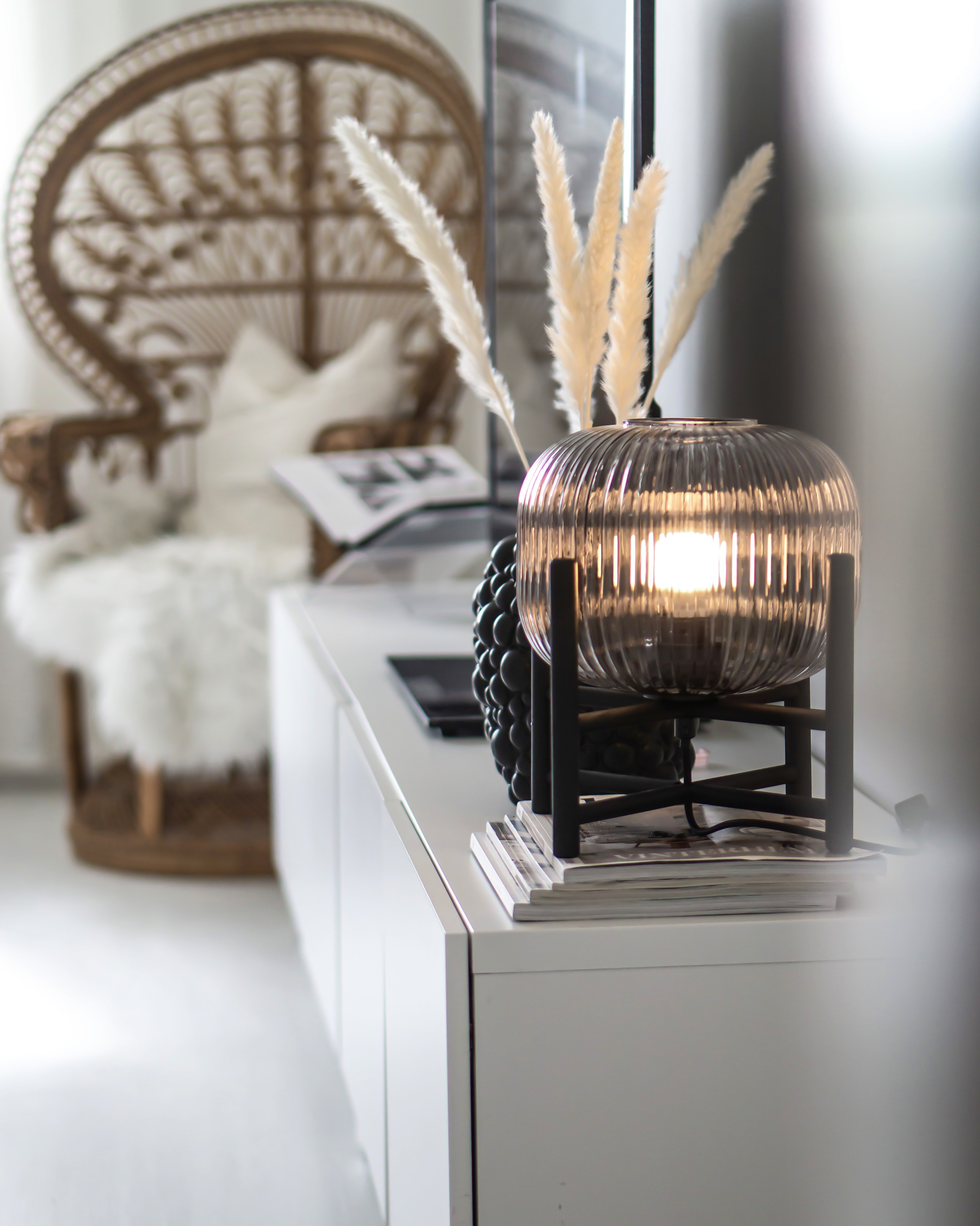 VINDA bordlampa stor, svart/rök - Aneta Lighting