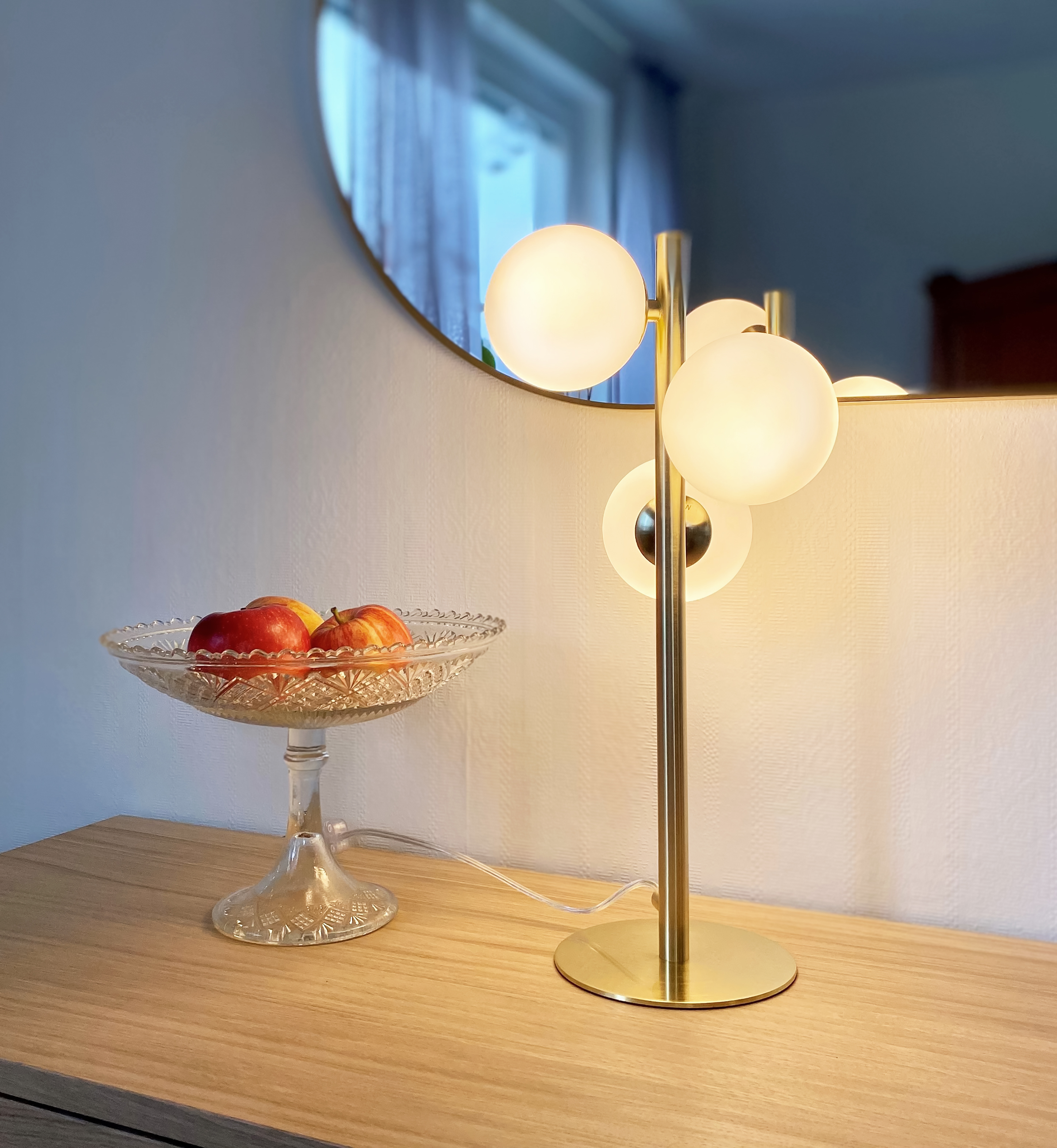 MOLEKYL bordlampa 3a, matt mässing/vit - Aneta Lighting - 4