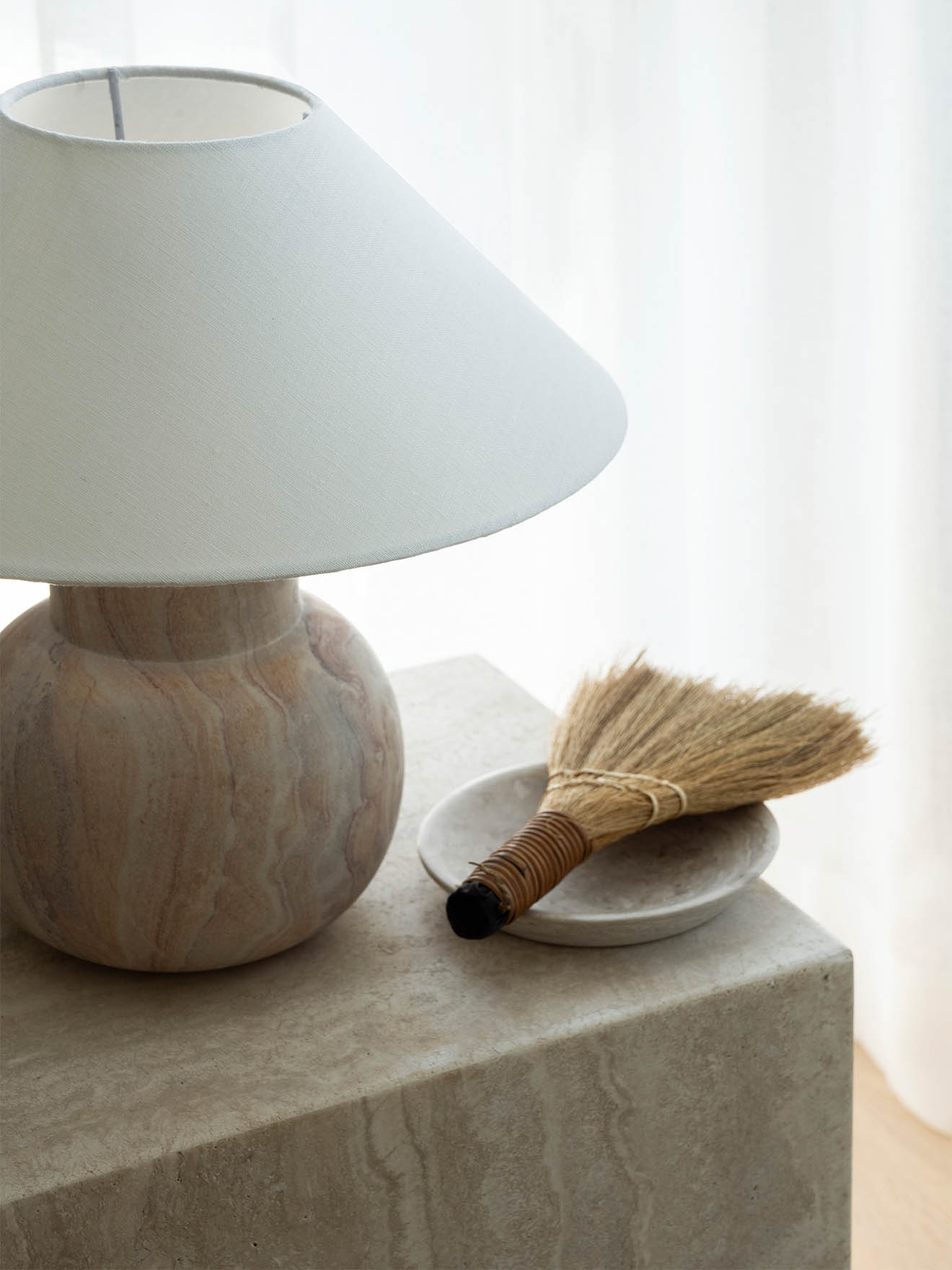 Pella table Sandstone - Watt & Veke