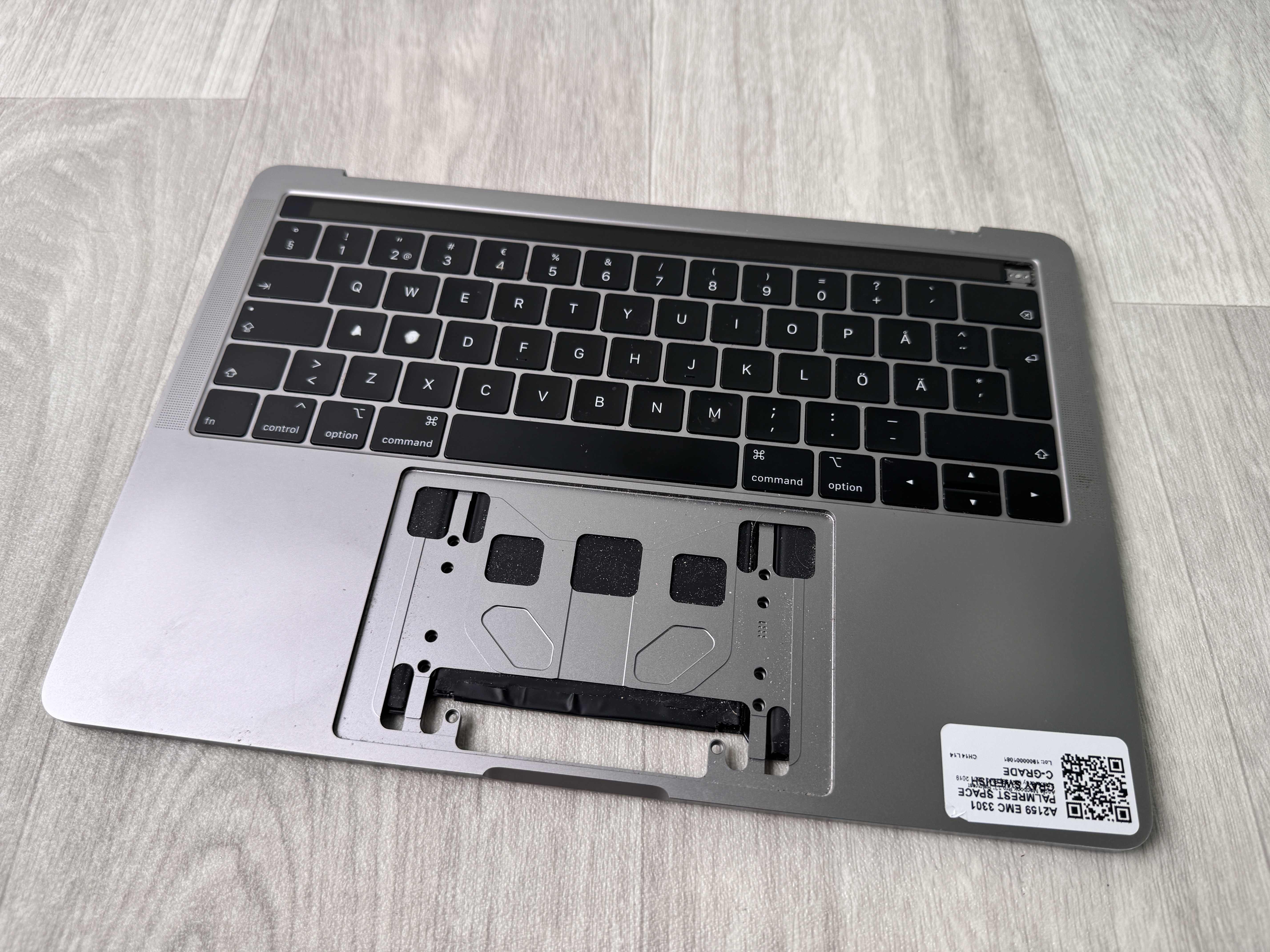 Original Apple MacBook Pro 13 2019 palmrest ink. Keyboard, Touchbad, battery, etc A2159 EMC 3301