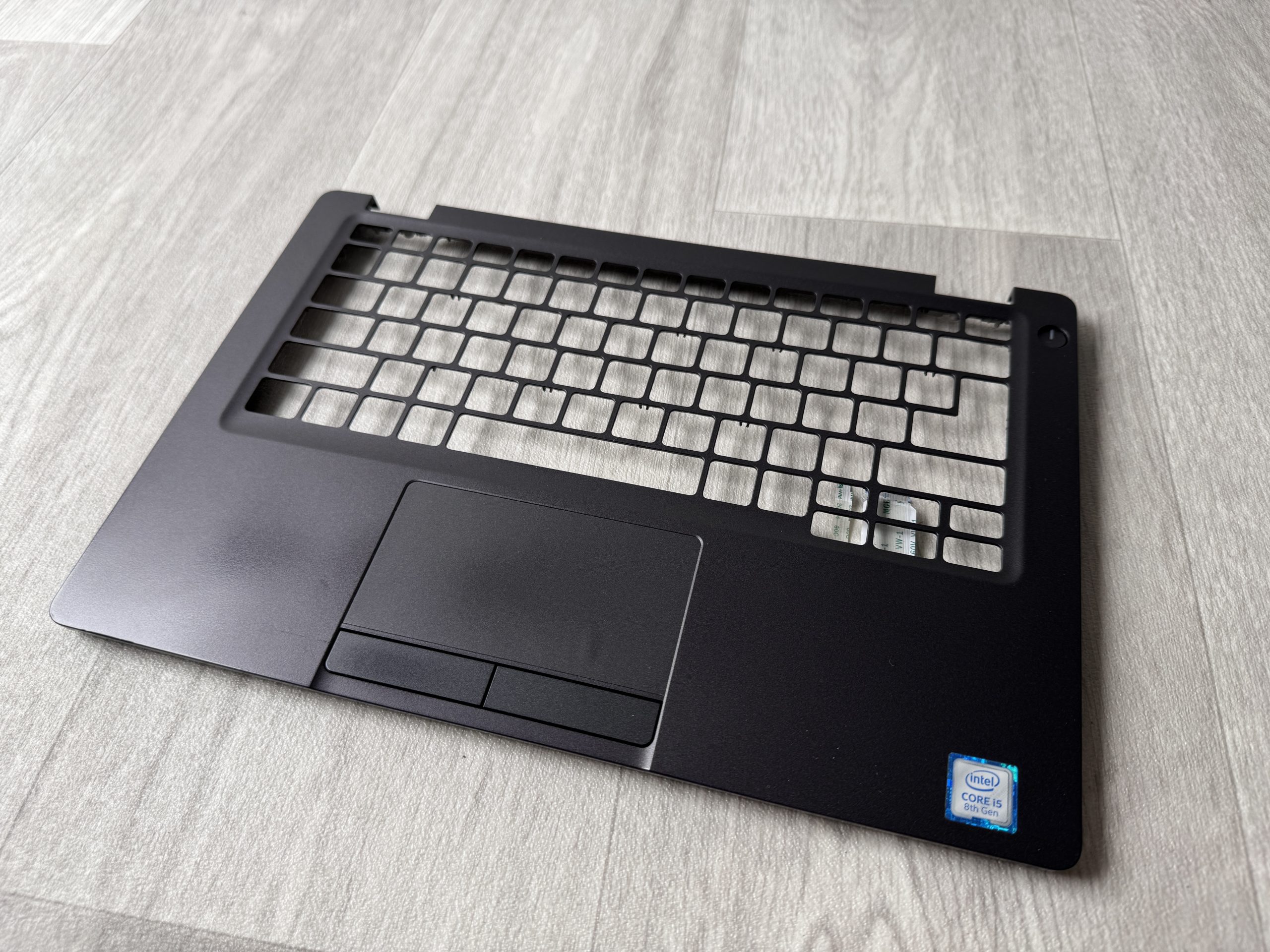 Original Reservel Dell Palmrest ink. Touchpad för Latitude 5300