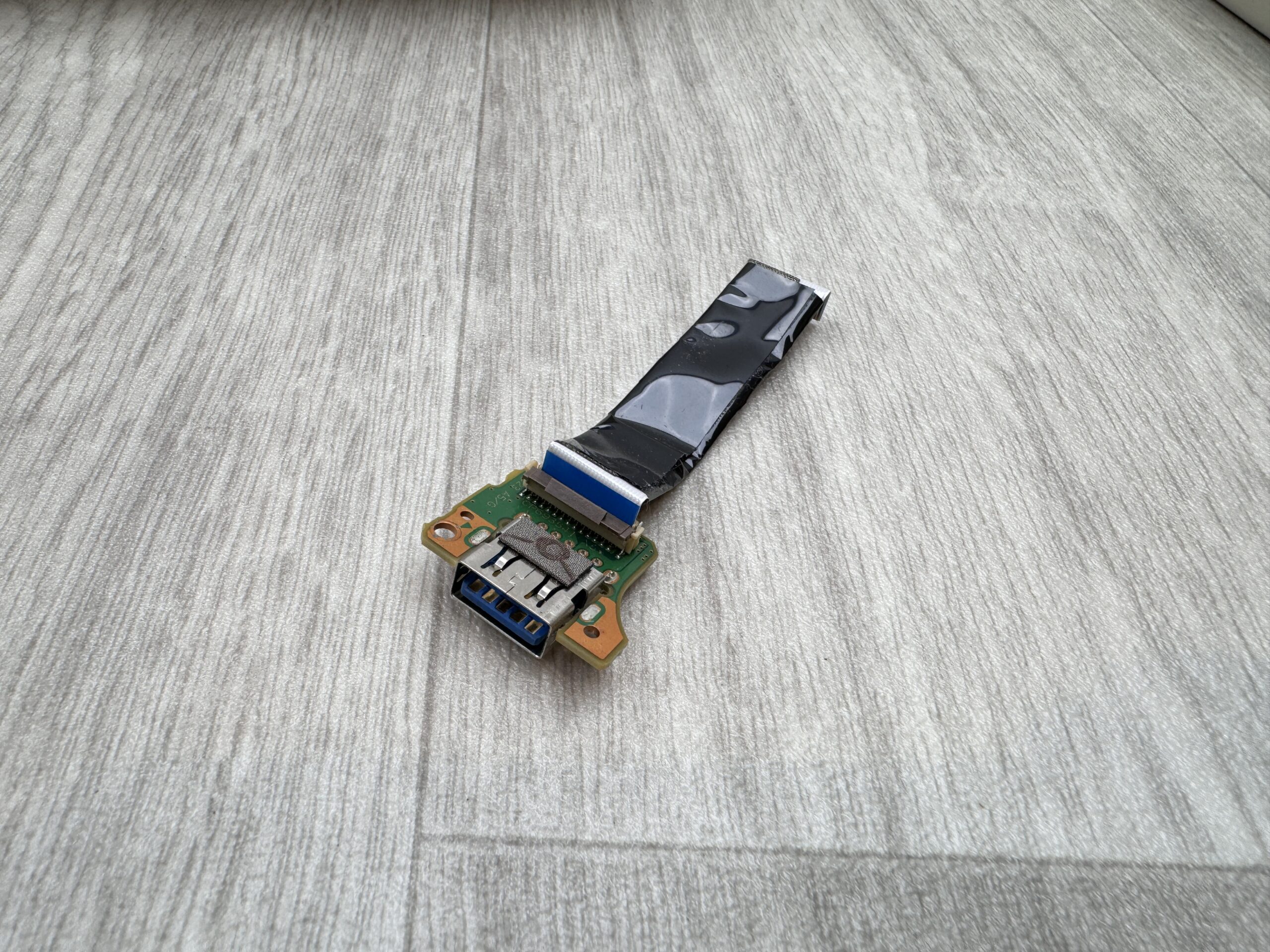 Fujitsu Lifebook S936 USB Board with Cable CP693540-Z5