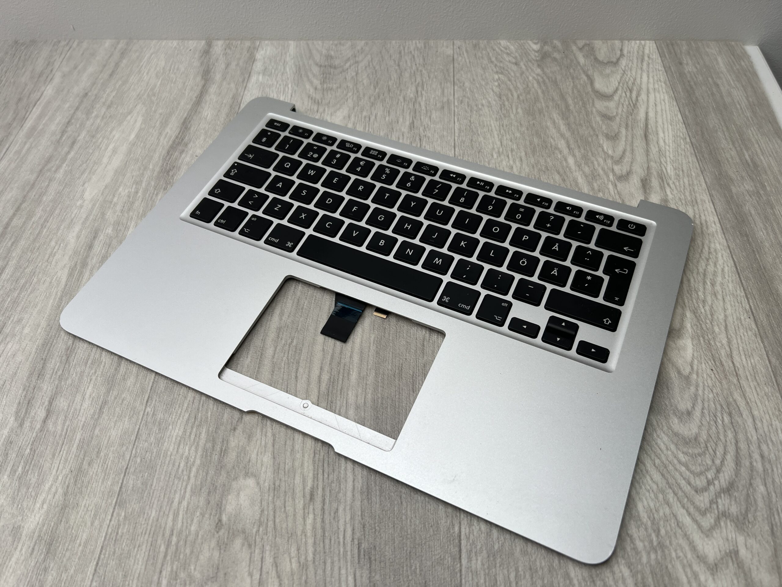 DEFEKT! Apple MacBook Air 13" A1466 Palmrest ink. Keyboard
