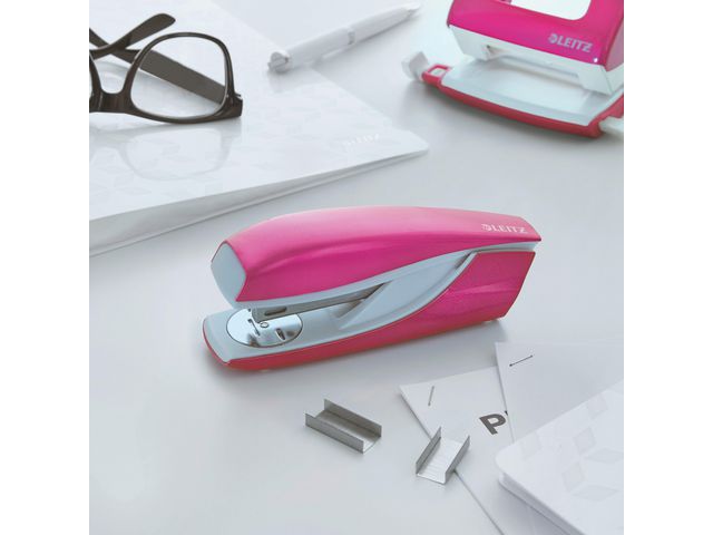 Häftapparat LEITZ WOW 5502 30ark cerise