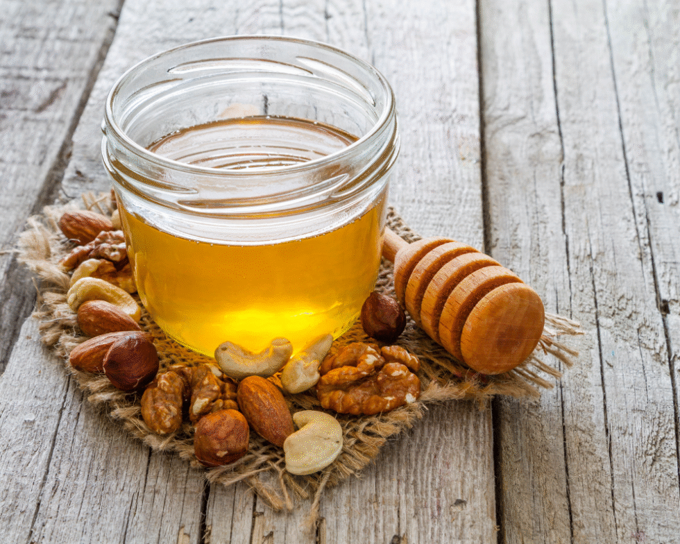 Nötter och Honung Smaka på Hellas noggrant utvalda nötter och vår gyllene honung; timjan, blomster och klassisk grekisk. En smakrik kombination av naturens bästa, fylld av energi, tradition och medelhavets sol. Se produkter