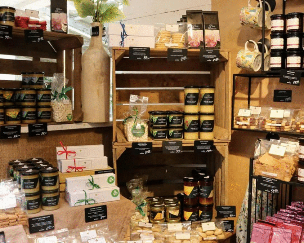 Skafferi I vårt övriga sortiment – skafferi -hittar du noggrant utvalda grekiska specialiteter som förmedlar en autentisk smak av tradition, kvalitet, matglädje och medelhavets rikedom. Se produkter