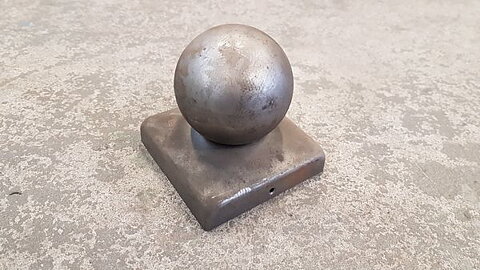 Topp fyrkant 100mm, med kula, med hål