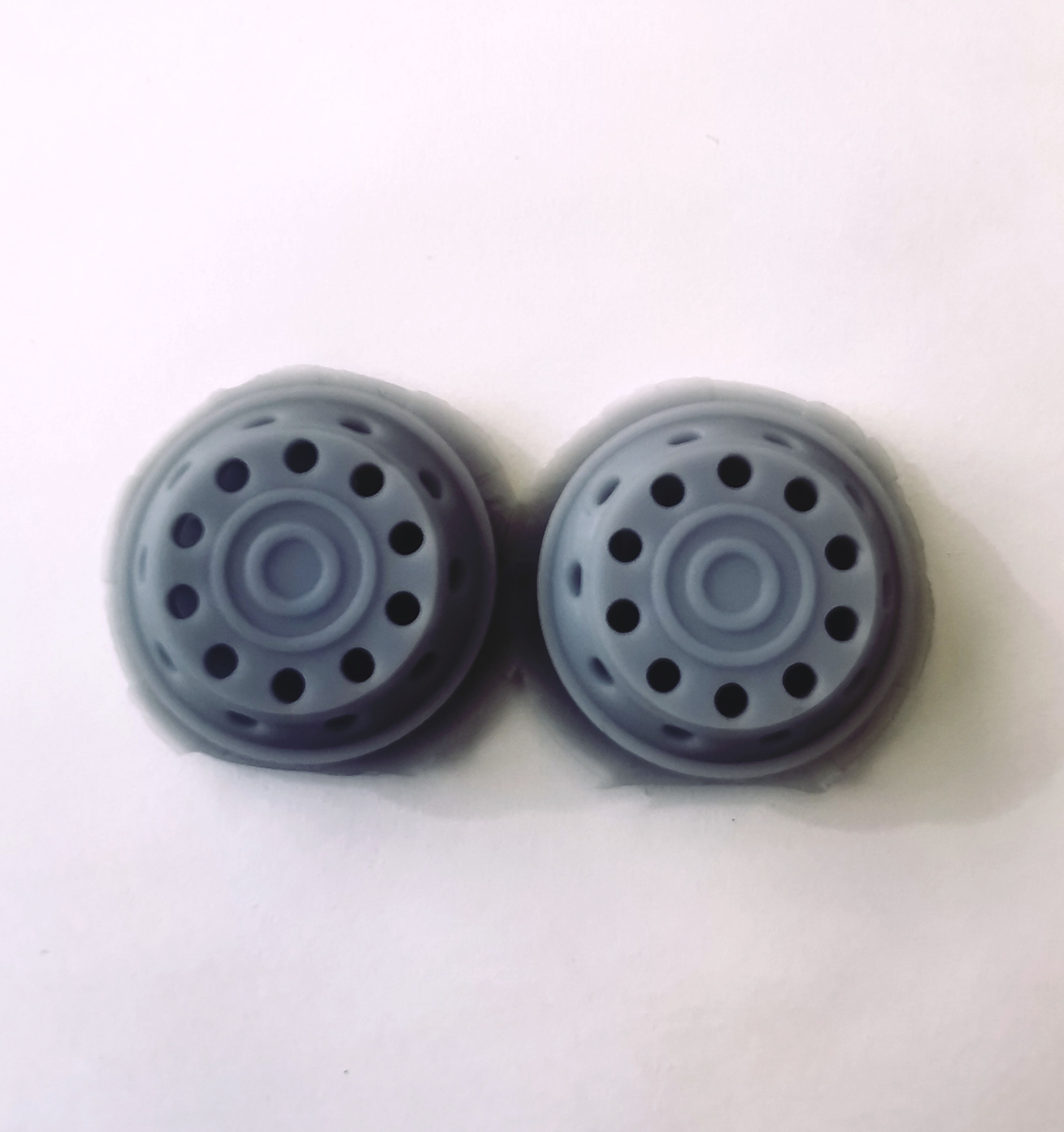 Navkapslar  Framaxel runda hål +sidor 2pack 1:24 resin - 2