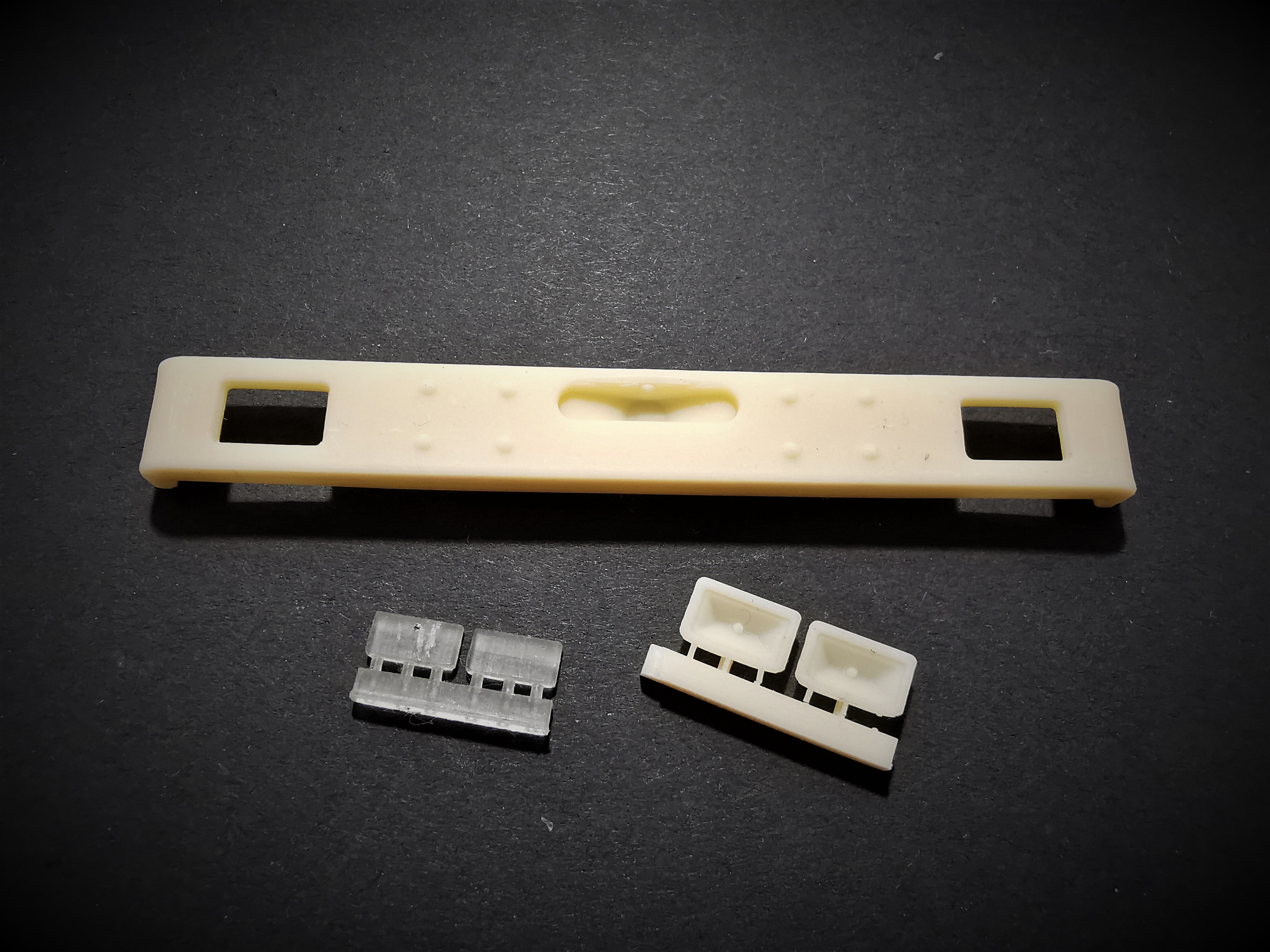 Scania 2-3 serie kofångare med två hål 1:24 Resin
