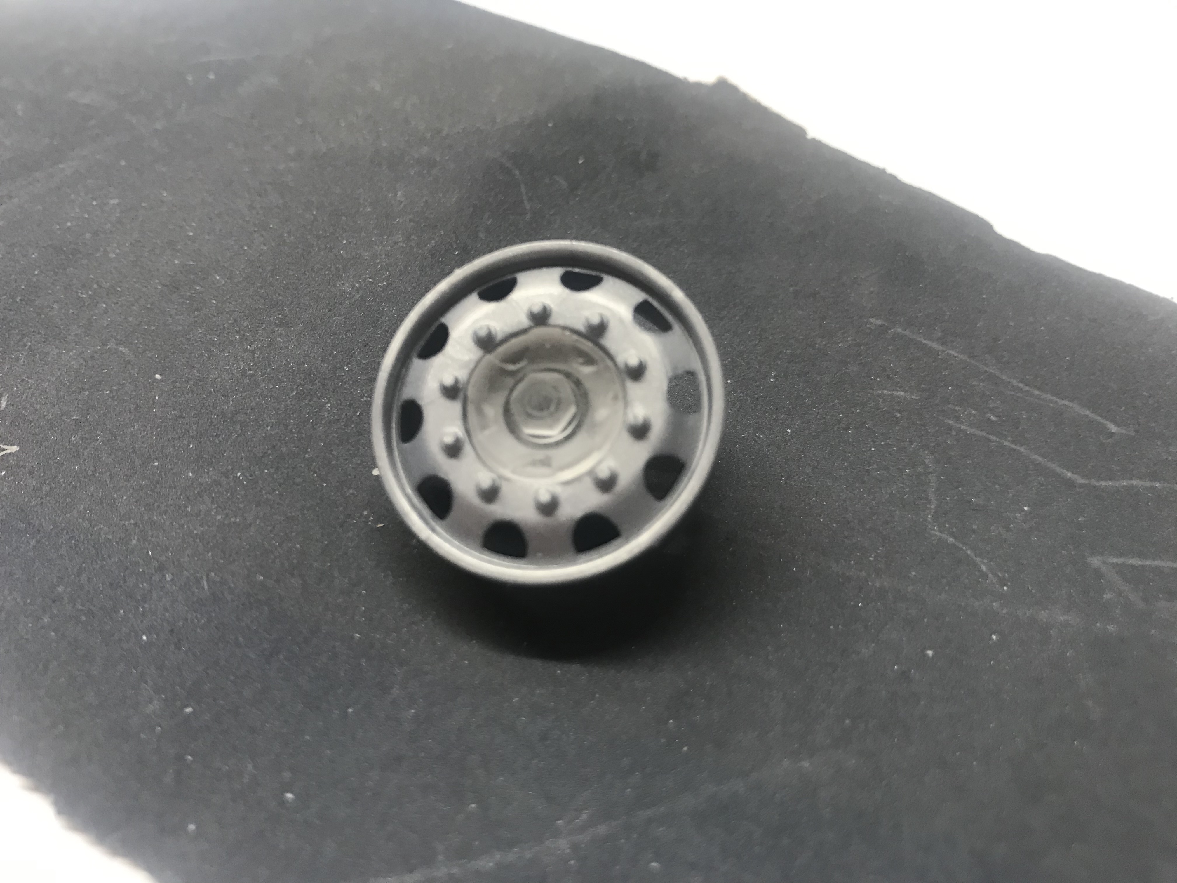 Volvo FH4 Fronthub CAP (fits to Italeri Volvo FH4 original frontwheels) 2pcs - 2