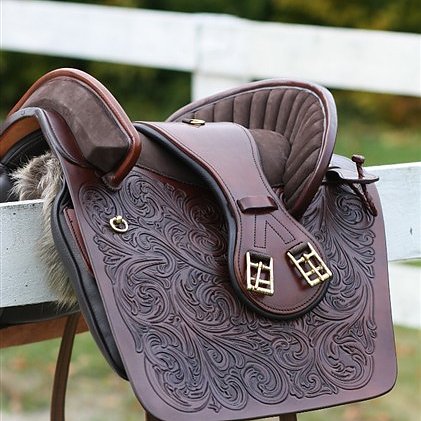 Men dostimni uxlab yotgan holda topdim. Men dostimni uxlab yotgan holda topdim.