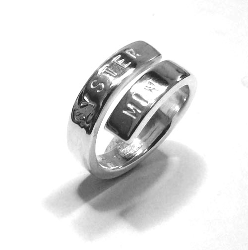 Overlap silver ring with text
