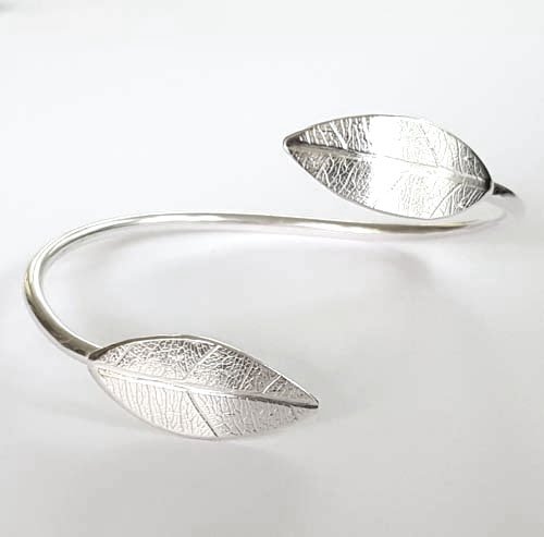 Silver bracelet leaf