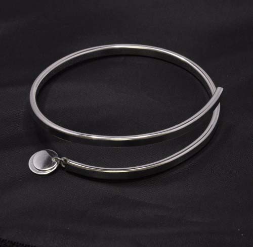 Silver bracelet with overlapping ends 
