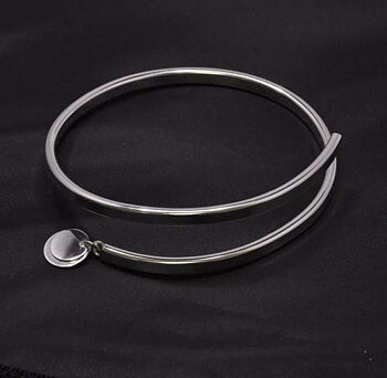 Silver bracelet with overlapping ends 
