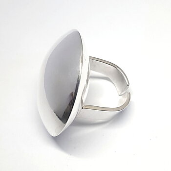 Big silverring with "flying saucer"