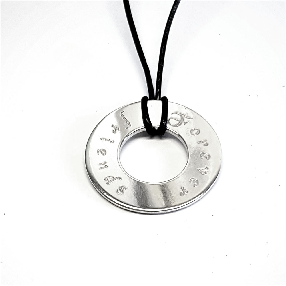 Classic ring pendant with text