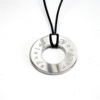 Klassisk ringbricka i silver med text