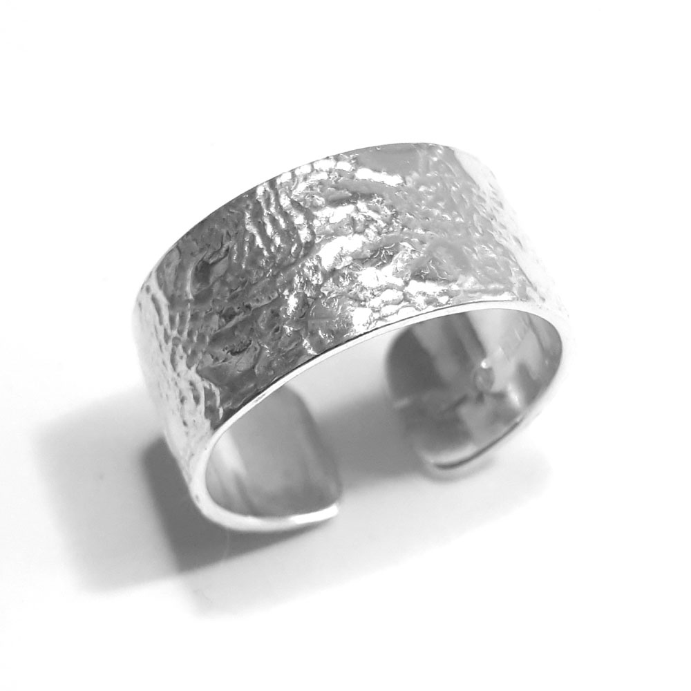 Silverring with lace pattern