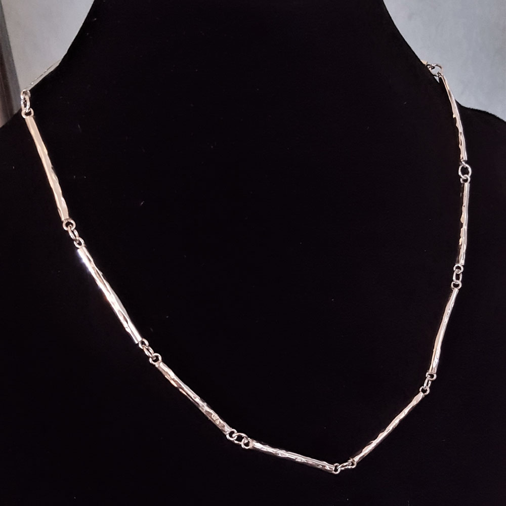 Silver rod necklace