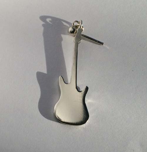 Singelörhänge gitarr