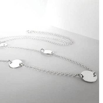 Silverhalsband med runda brickor