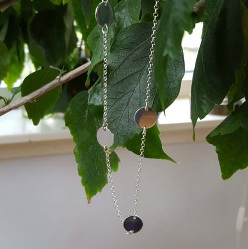 Silverhalsband med runda brickor - 3