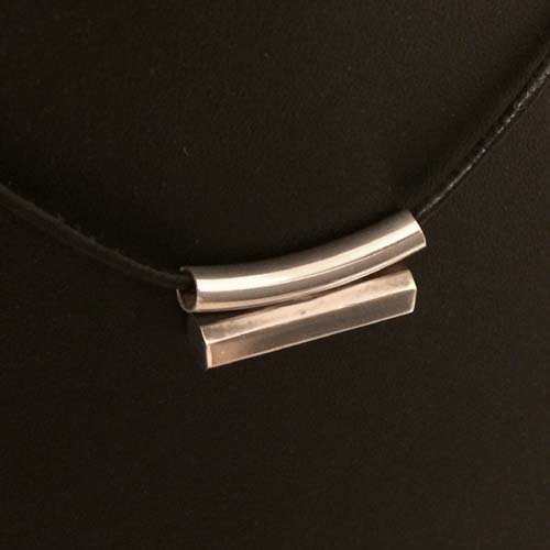 Silverhalsband med läderrem - 2