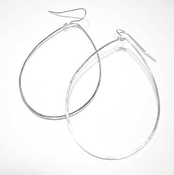 Tunna hamrade silverörhängen