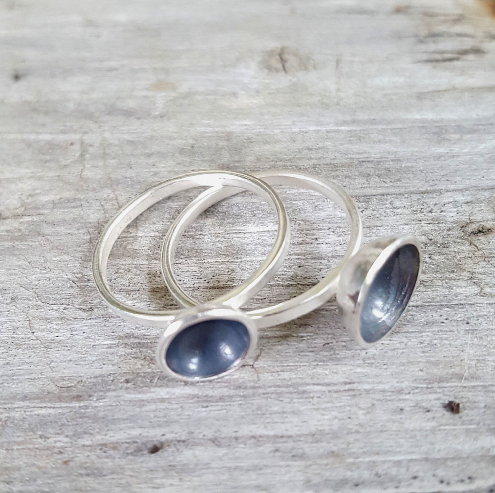 Thin ring with "bowl"