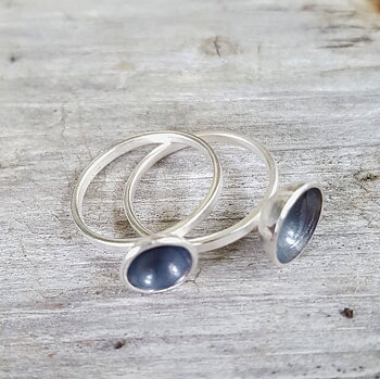 Thin ring with "bowl"