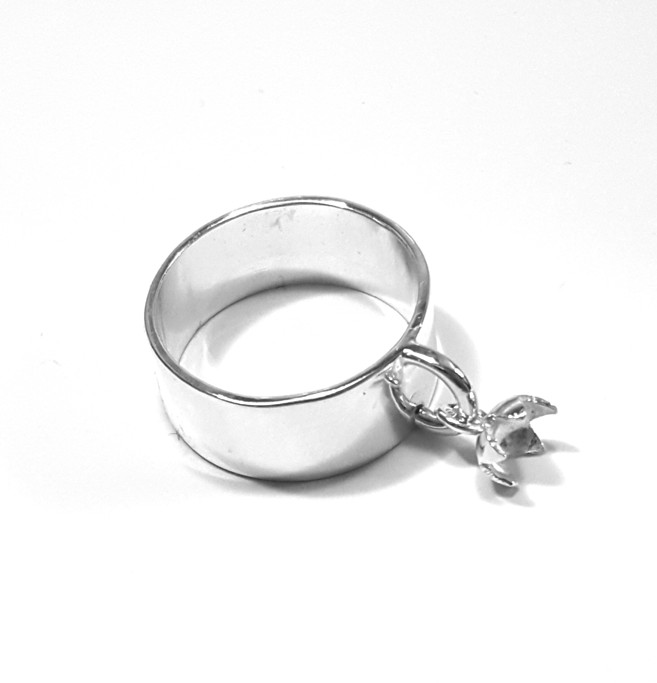 Silverring with charm
