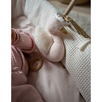minilandet jabadabado svan speldosa rosa trä leksak spjälsäng säng baby babyprodukter bebis nyfödd babyshower present