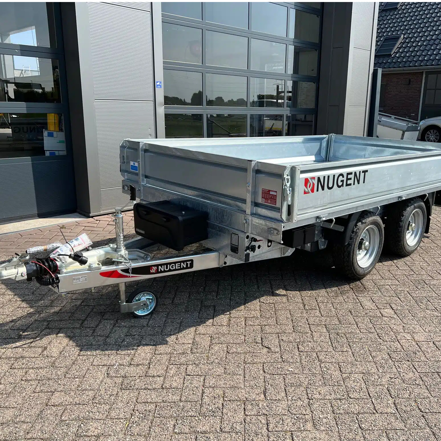 310 x 180 - 3500 kg :::  Bakåt-tipp NUGENT T3118H