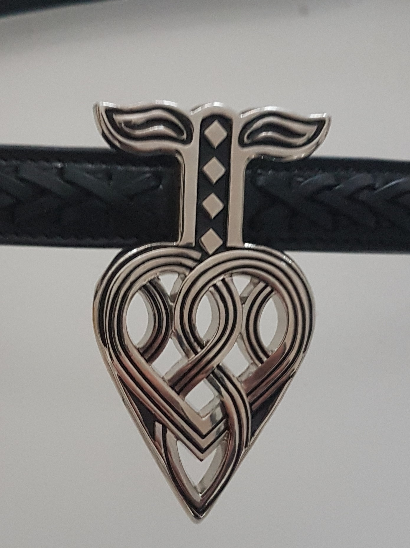 Hugrun Ennislauf Odin med  tillhörande huvudlag - 2