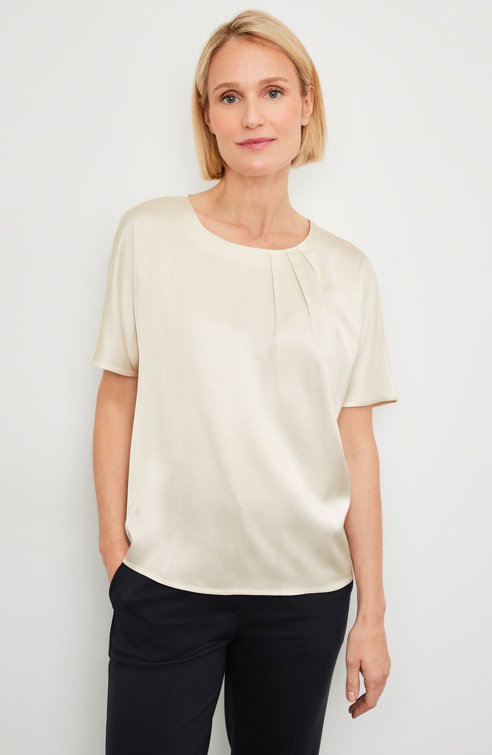 Topp glansig framsida tre veck offwhite