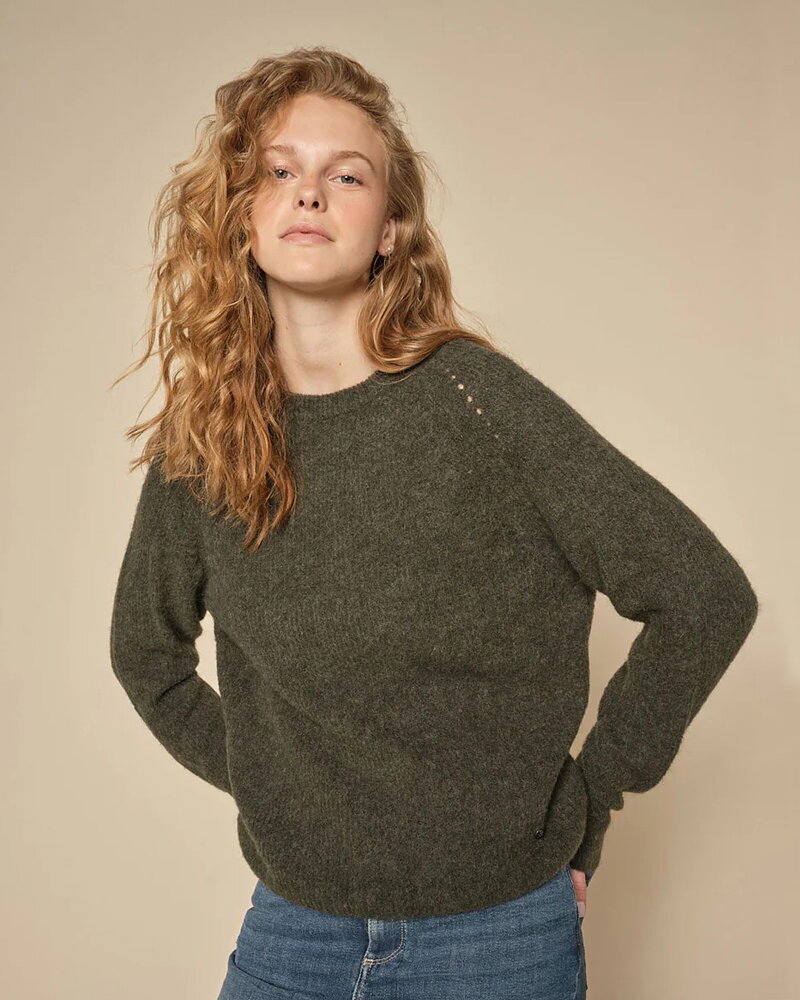 Jumper Tammy Thora rundhals mörk olivgrön