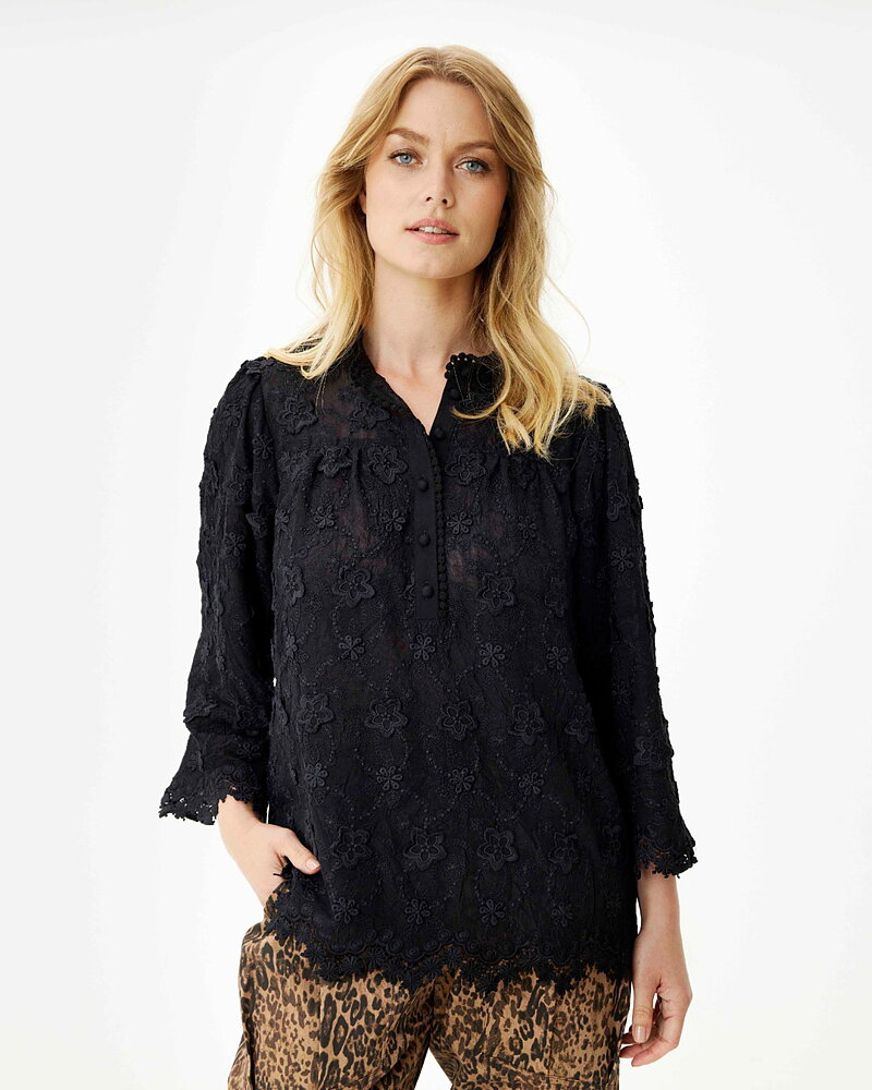 Blus Solvej virkade blommor svart