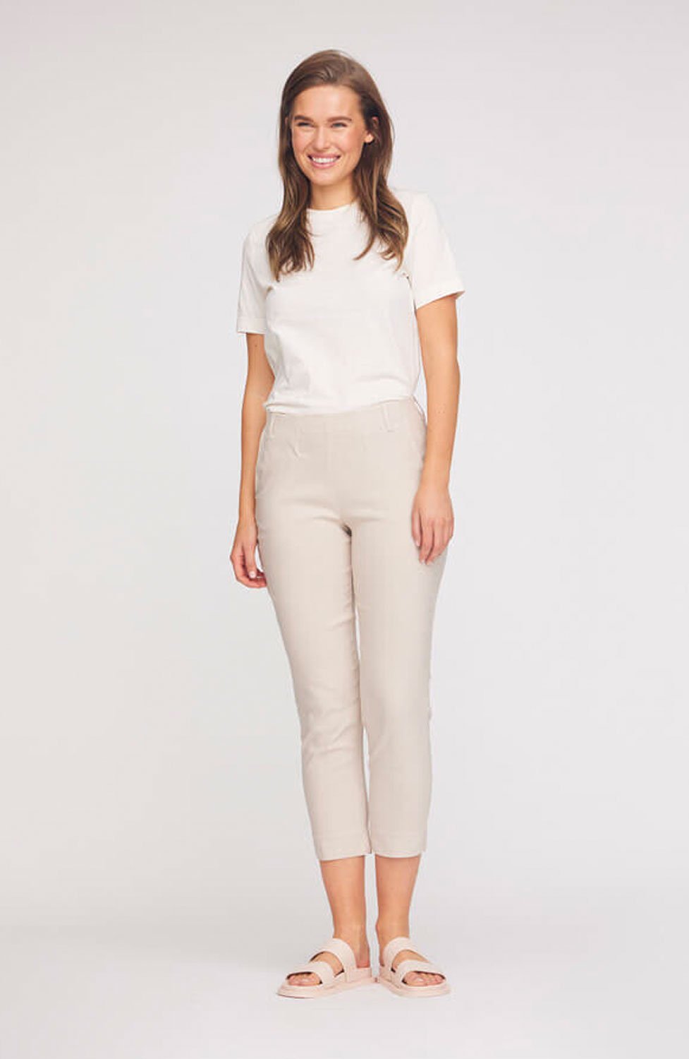 Mirakelbyxa Taylor regular cropped grey sand