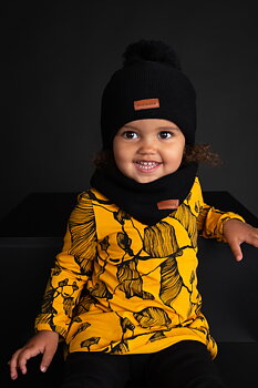 Knitted Classic Beanie 1 Pom pom  Black