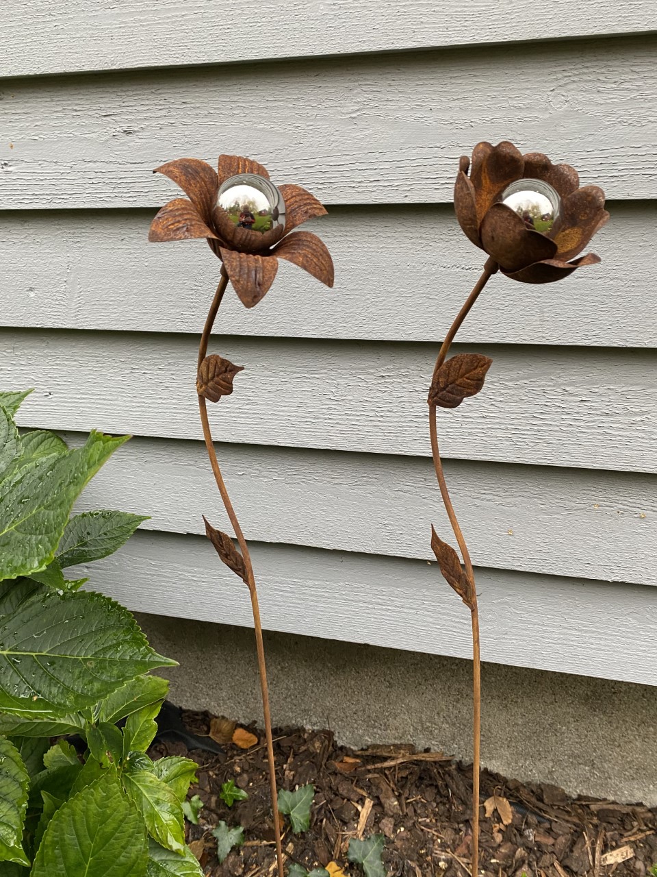 Små 3D Blommor med blad och silverklot 2 blandade mod/10 st per förpackning