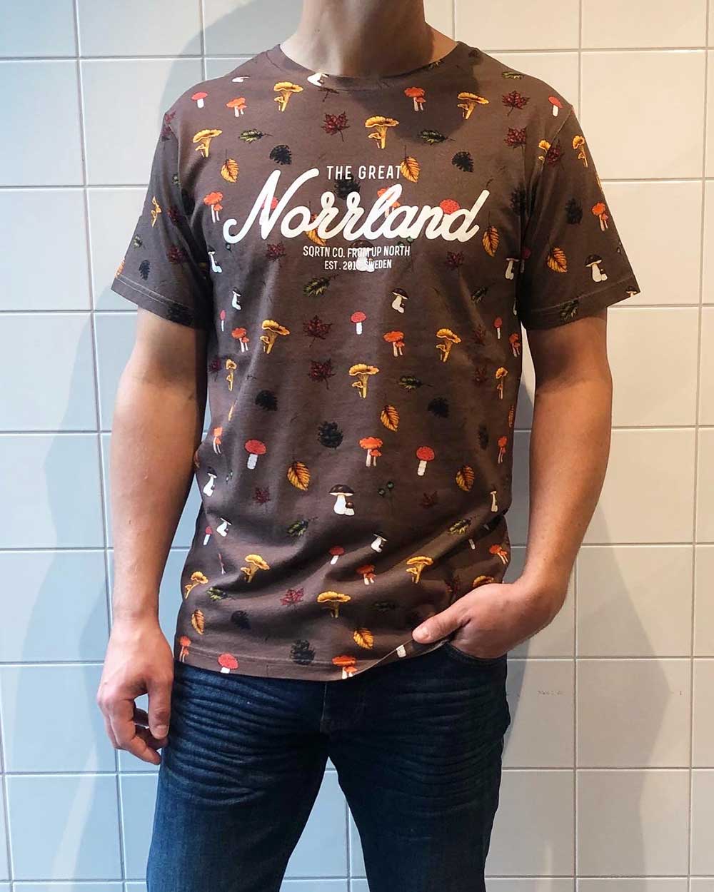 The Great Norrland Shroom Brun T shirt SQRTN Local Store The Great Norrland Shroom Brun T shirt SQRTN Local Store