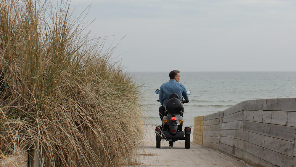Provkör din promenadscooter i Skåne Boka idag och upplev friheten att röra dig enkelt och tryggt! BOKA NU ➝